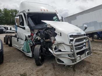  Salvage Freightliner Cascadia 1