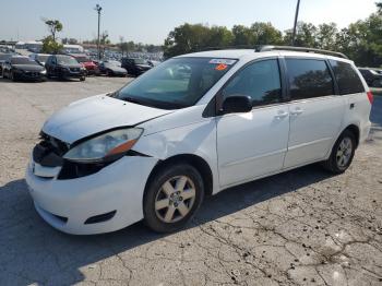  Salvage Toyota Sienna