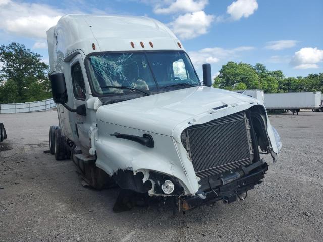  Salvage Freightliner Cascadia 1