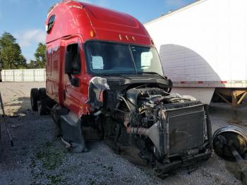  Salvage Freightliner Cascadia 1