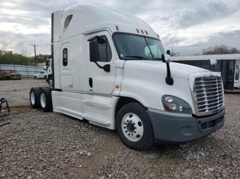  Salvage Freightliner Cascadia 1