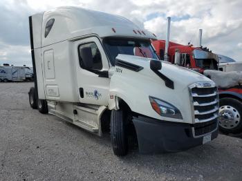  Salvage Freightliner Cascadia 1