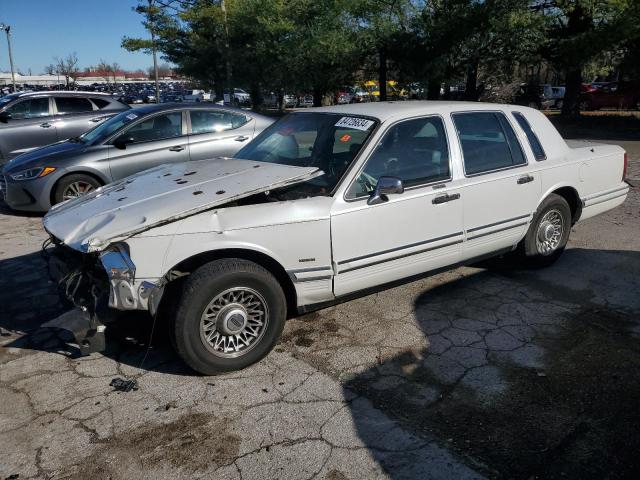  Salvage Lincoln Towncar