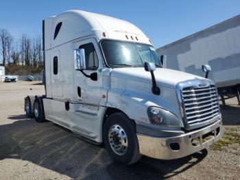  Salvage Freightliner Cascadia