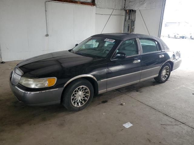 Salvage Lincoln Towncar