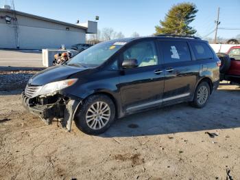  Salvage Toyota Sienna