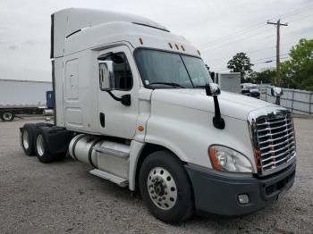  Salvage Freightliner Cascadia 1