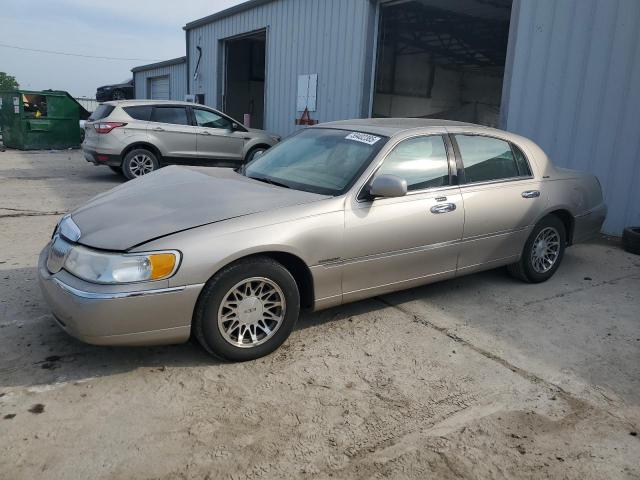  Salvage Lincoln Towncar