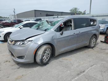  Salvage Chrysler Pacifica