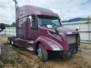  Salvage Volvo Vn
