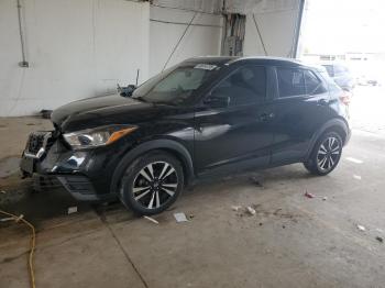  Salvage Nissan Kicks