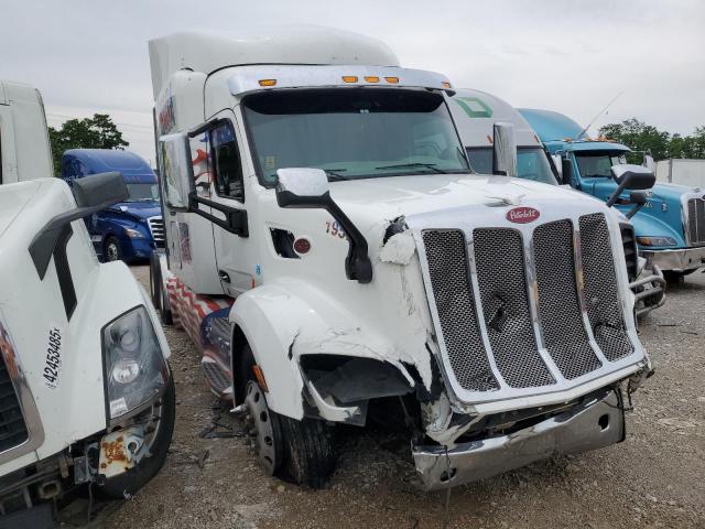  Salvage Peterbilt 579