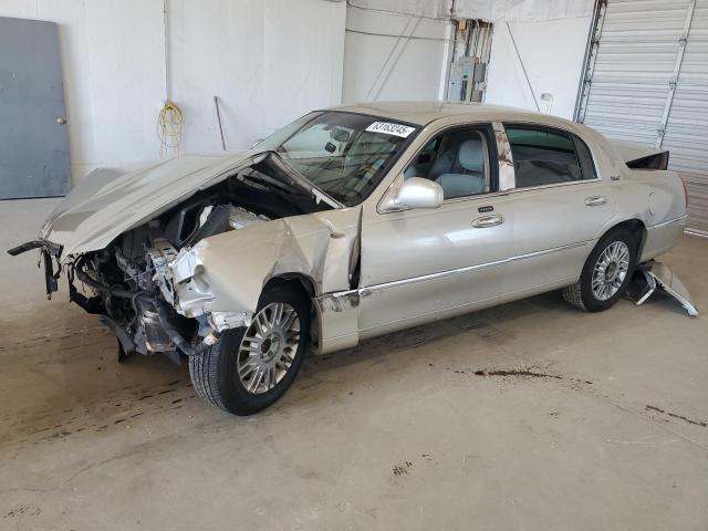  Salvage Lincoln Towncar