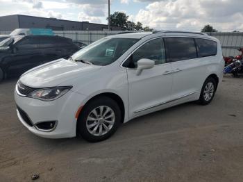  Salvage Chrysler Pacifica