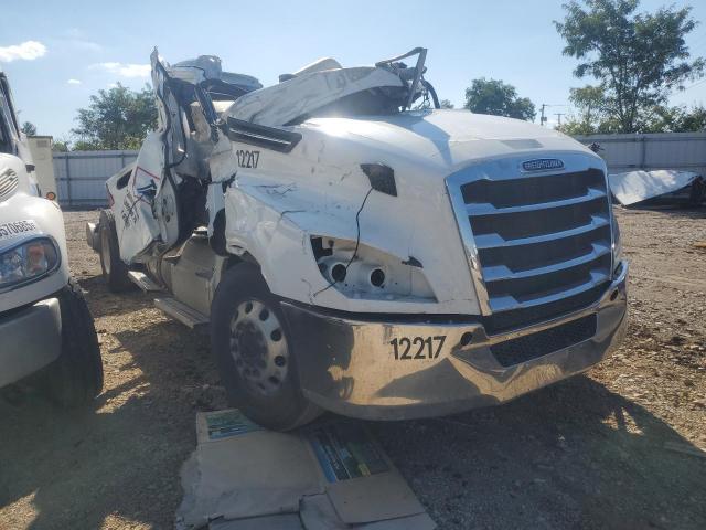  Salvage Freightliner Cascadia 1