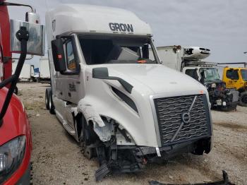  Salvage Volvo Vnl