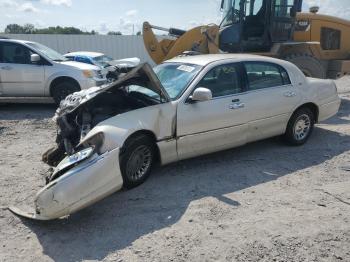  Salvage Lincoln Towncar