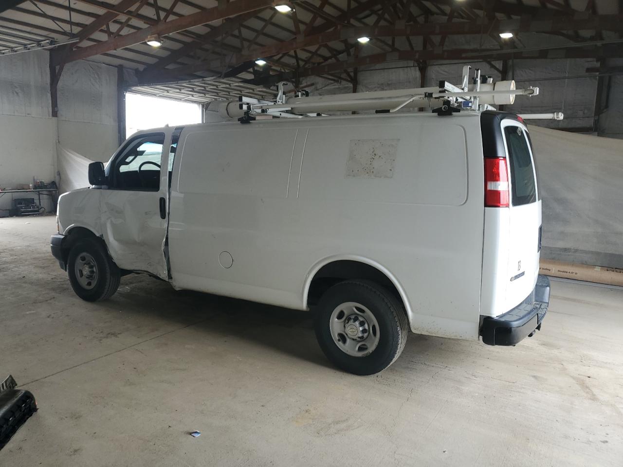 Chevrolet Express Image 5