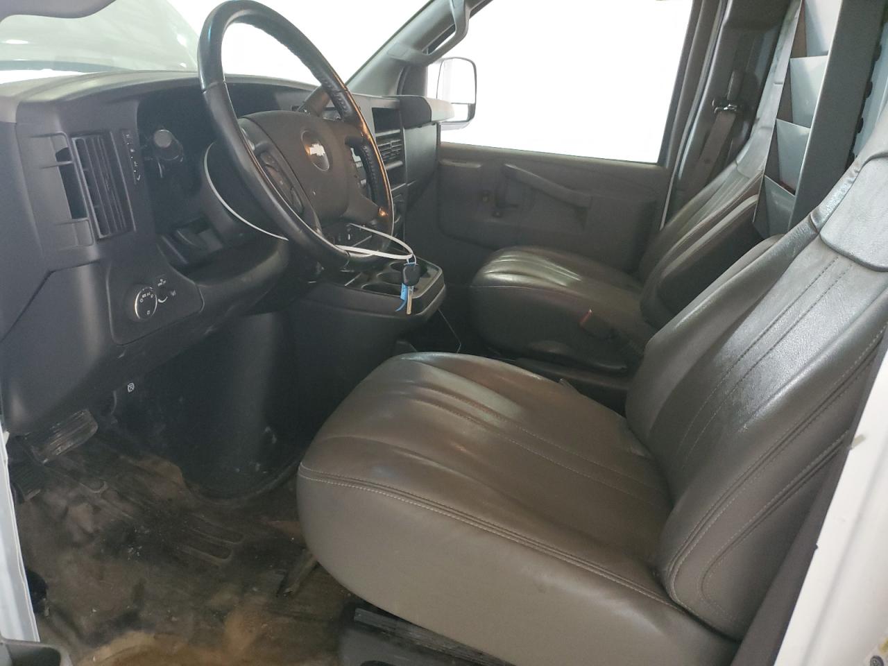 Chevrolet Express Image 3