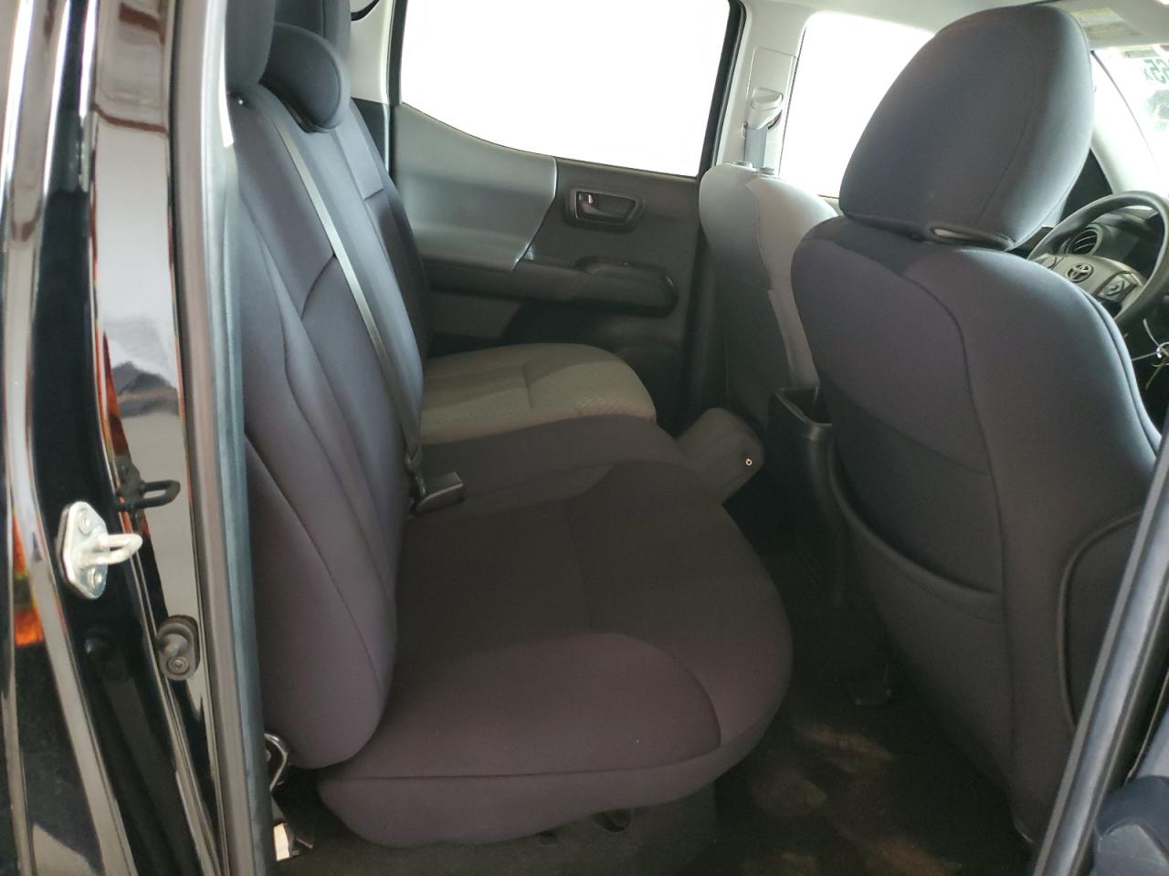 Toyota Tacoma Double Cab Image 4