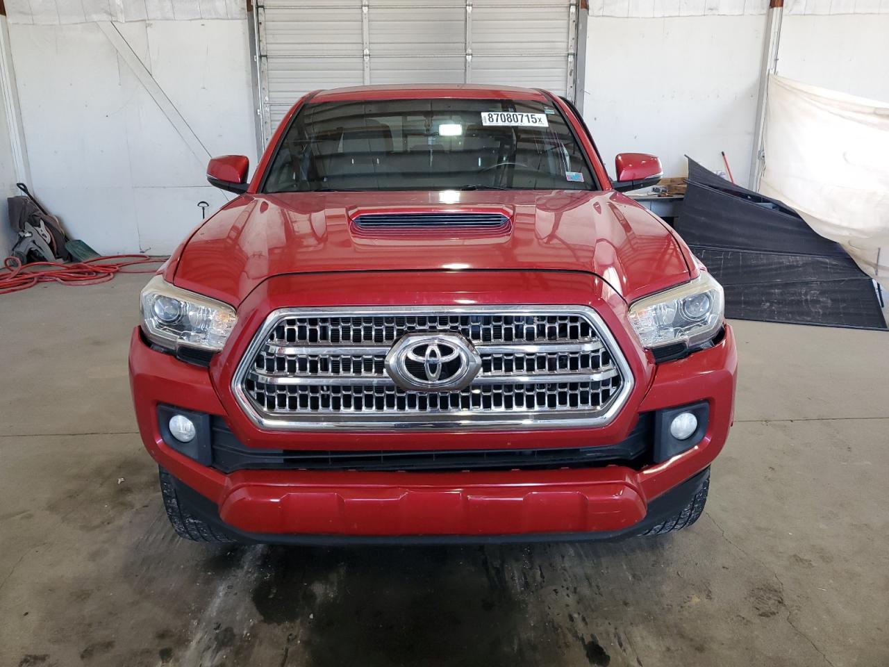 Toyota Tacoma Double Cab Image 3