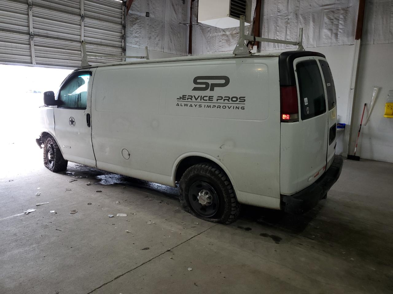 Chevrolet Express Image 7