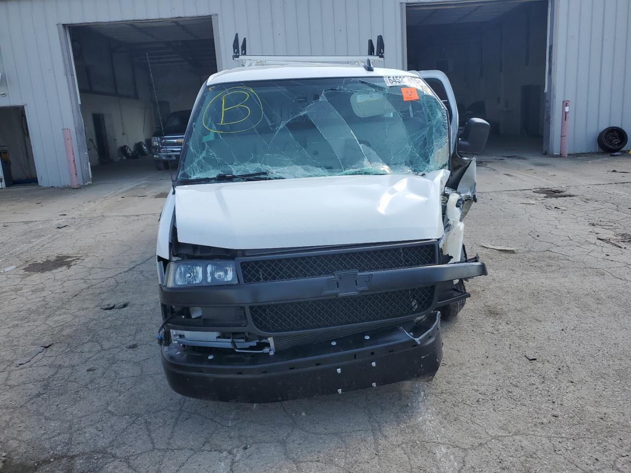 Chevrolet Express Image 8