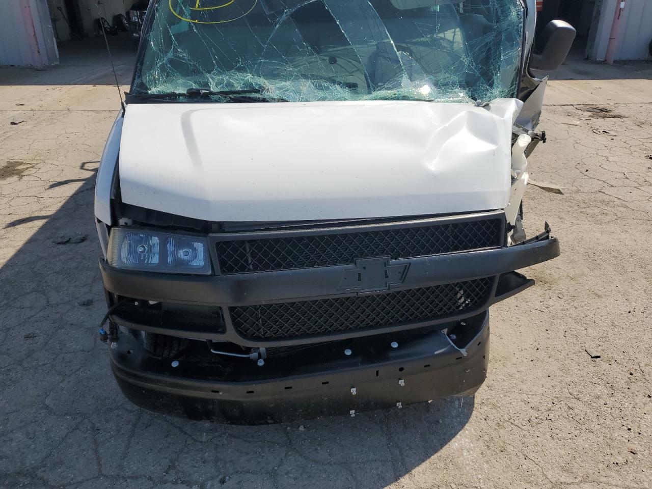 Chevrolet Express Image 11