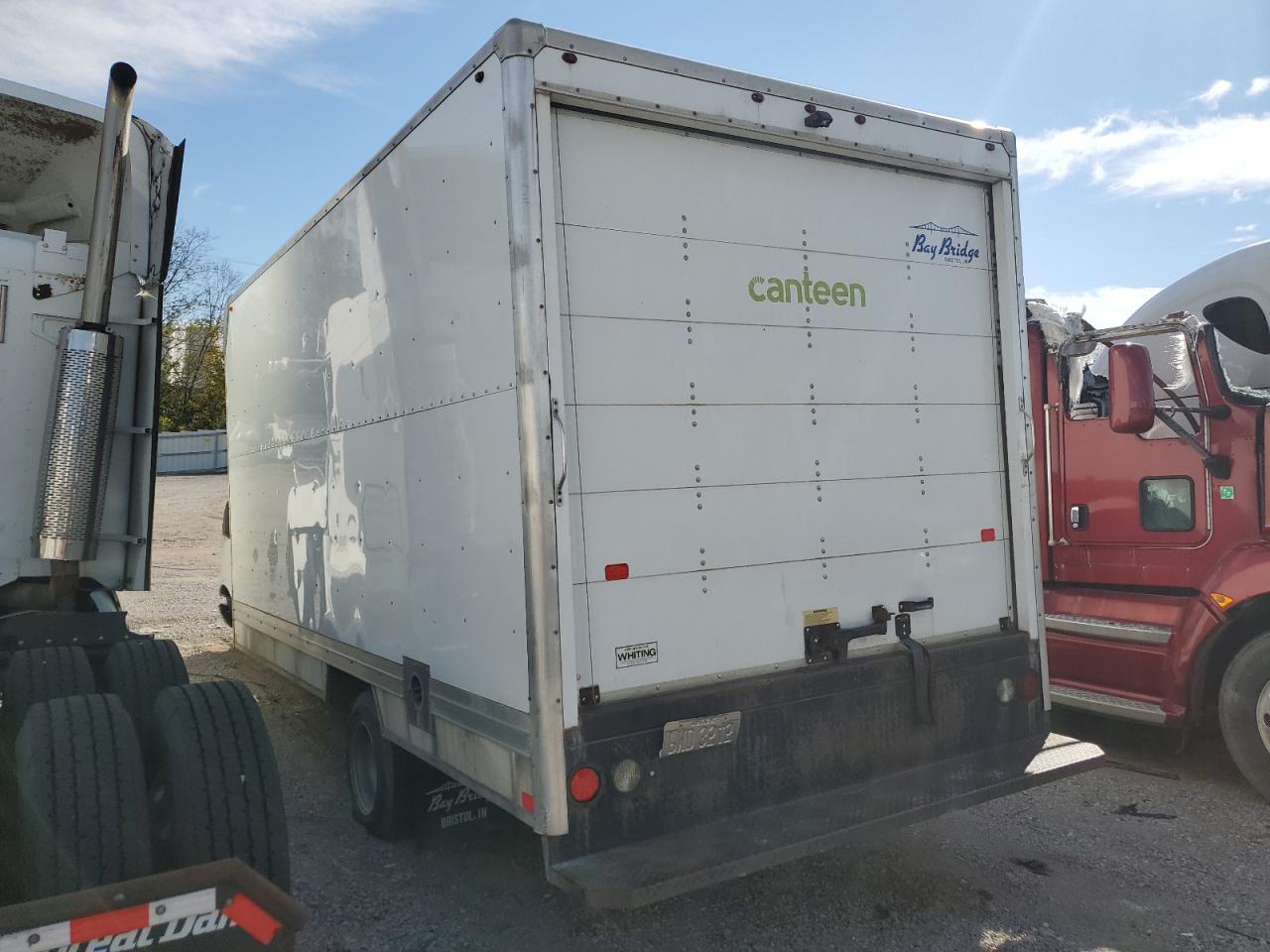 Chevrolet Express Image 2