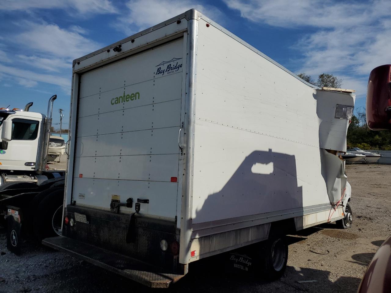 Chevrolet Express Image 5