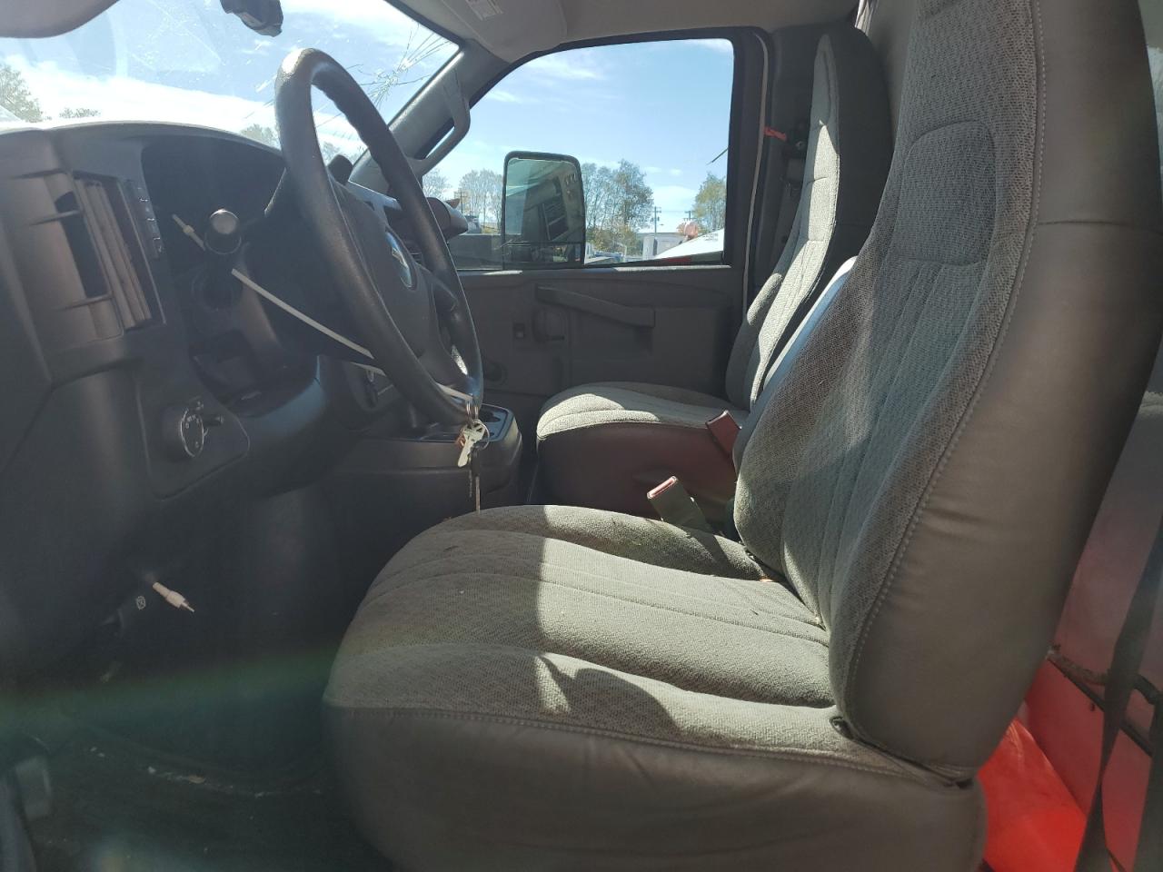 Chevrolet Express Image 9