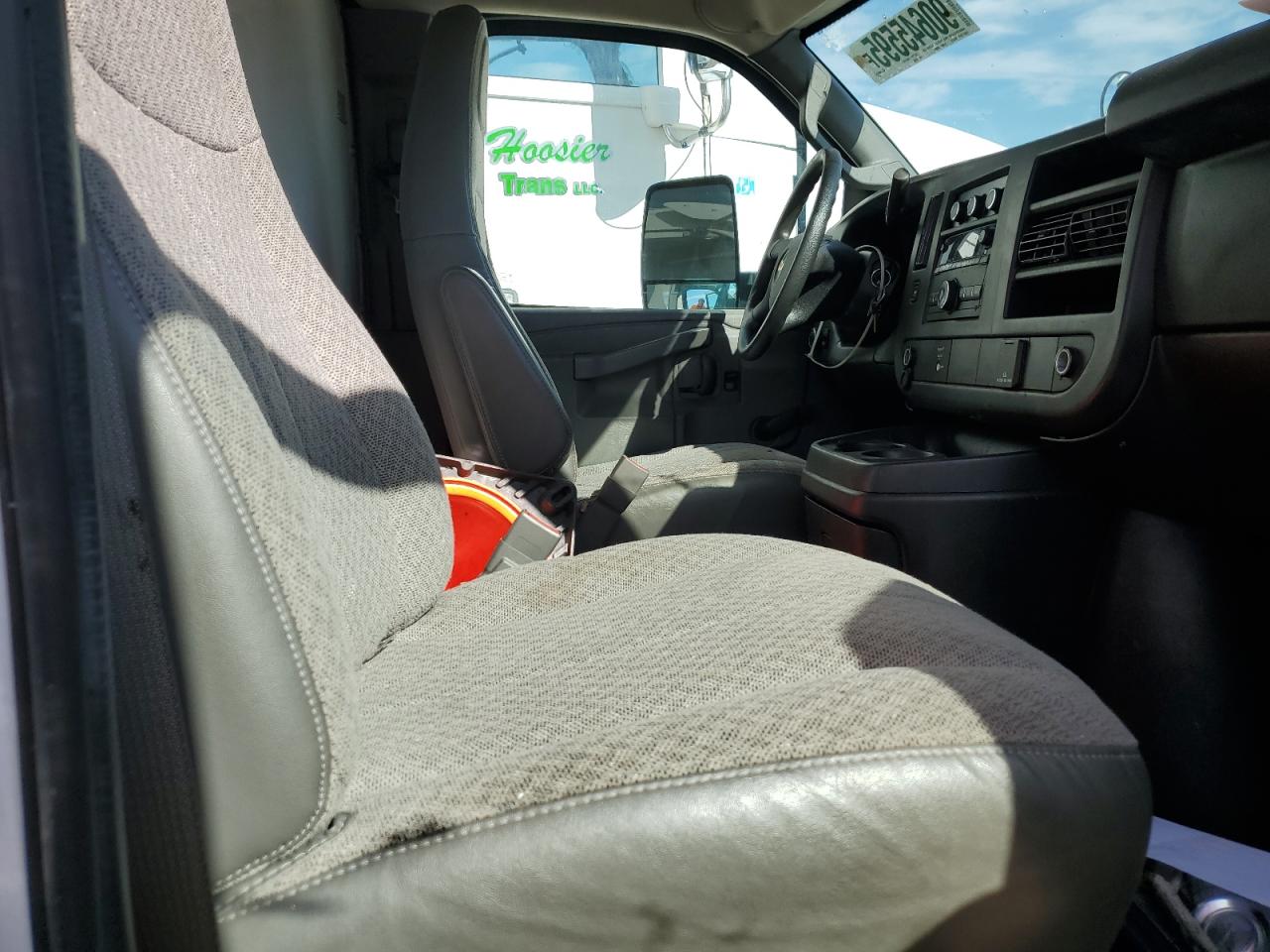 Chevrolet Express Image 11