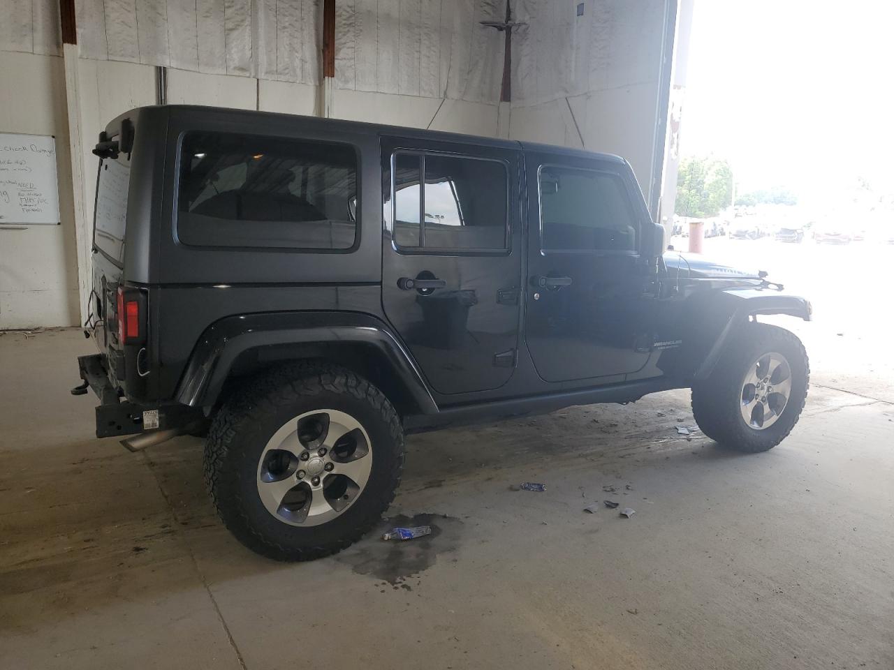 Jeep Wrangler Rubicon Image 12
