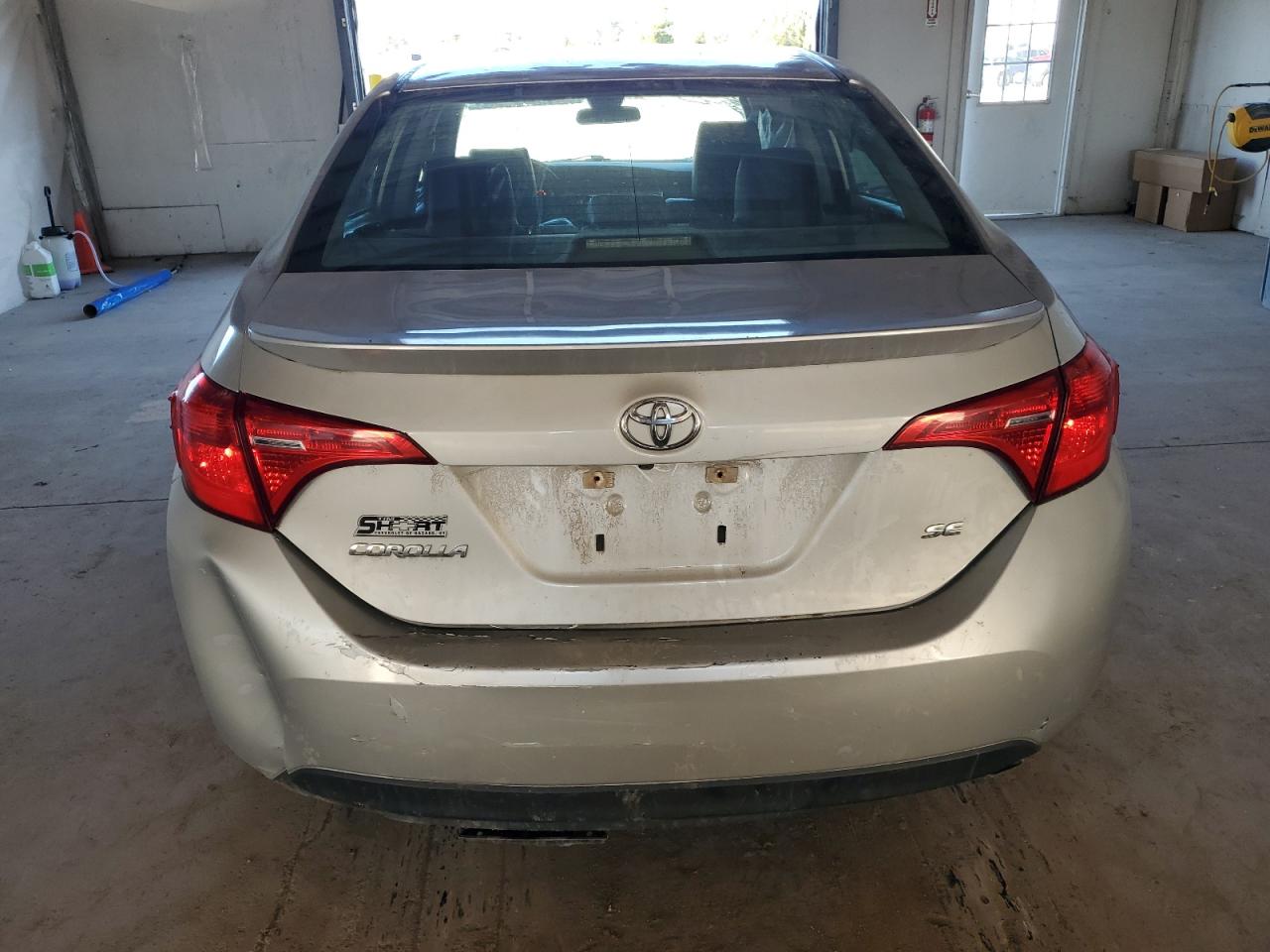 Toyota Corolla L Image 6