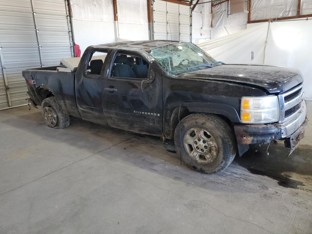 Chevrolet Silverado K1500 Image 3