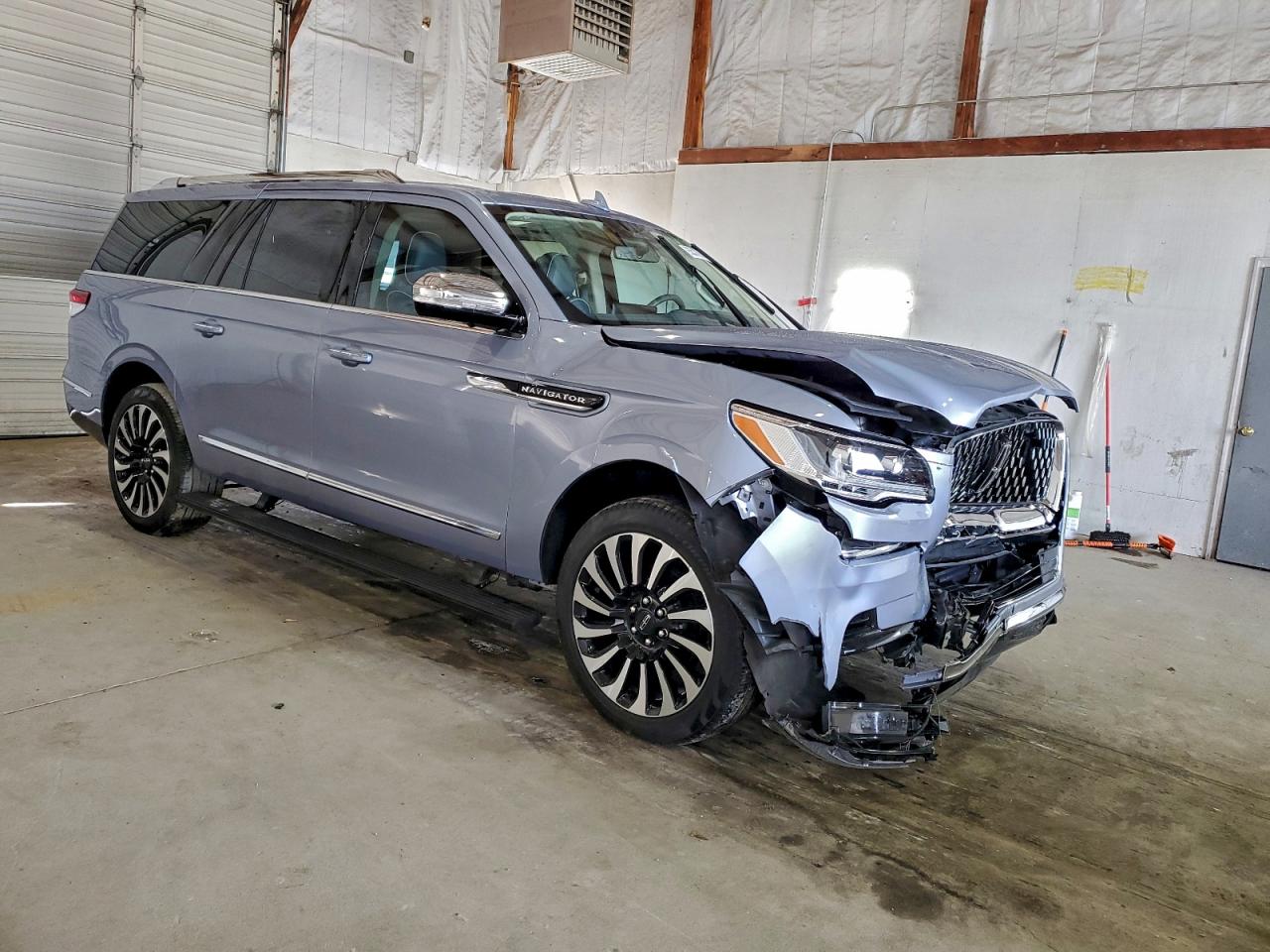 Lincoln Navigator L Black Label Image 3