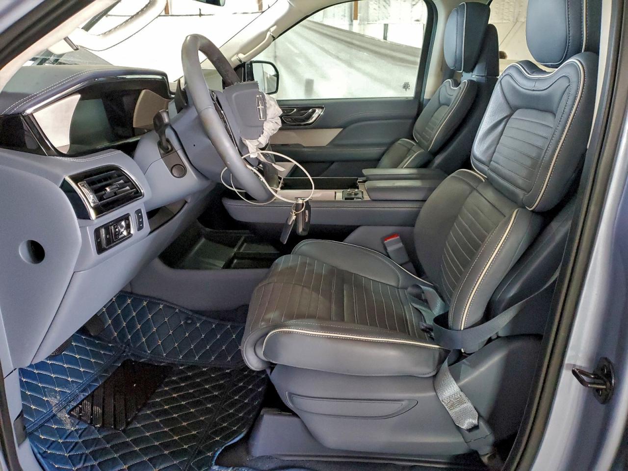 Lincoln Navigator L Black Label Image 4