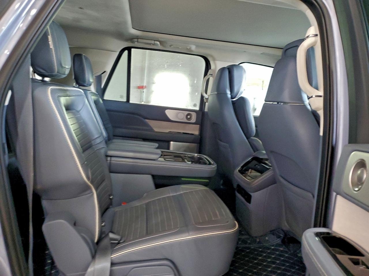 Lincoln Navigator L Black Label Image 7
