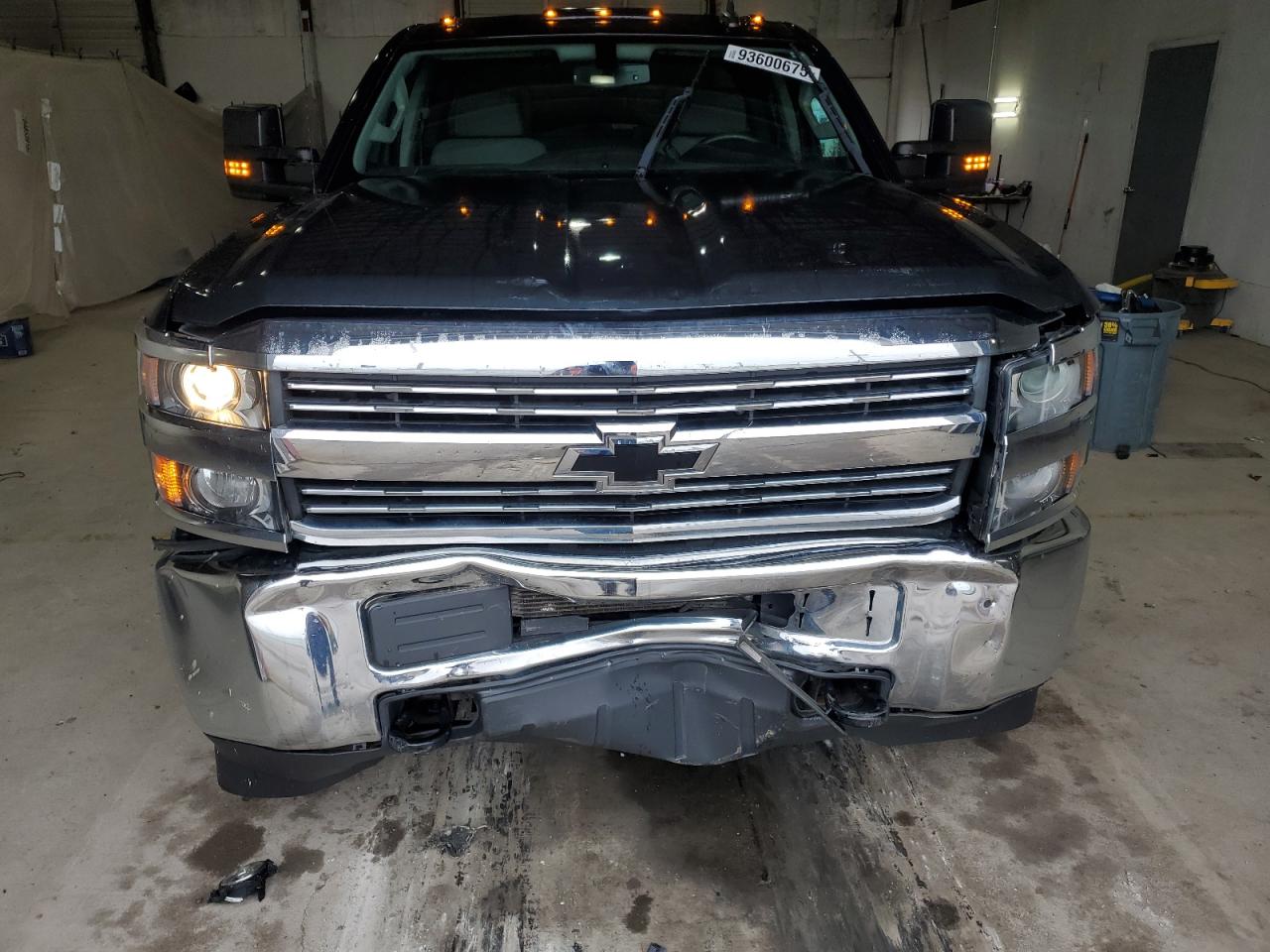 Chevrolet Silverado K2500 Heavy Duty Image 12