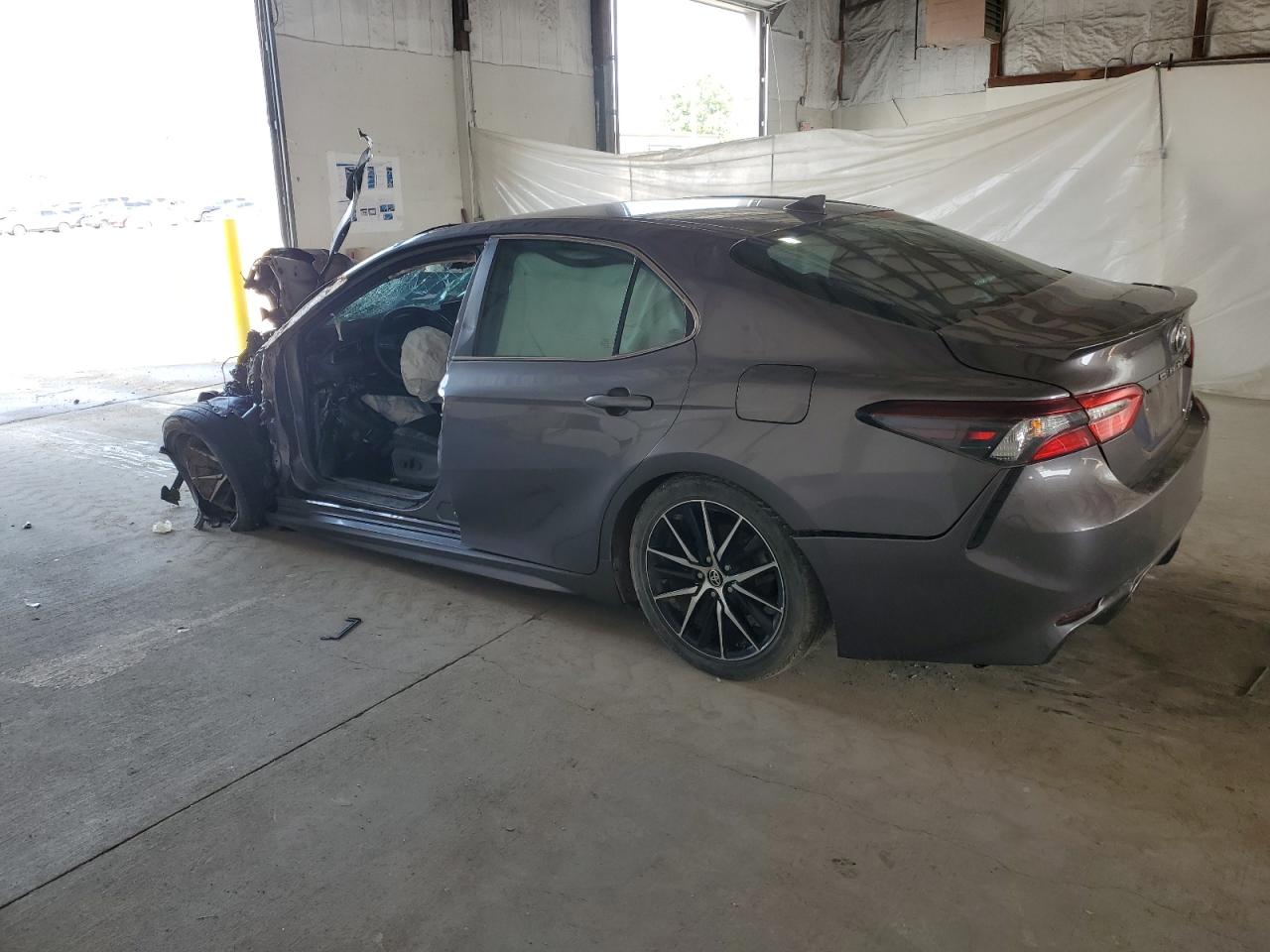 Toyota Camry Se Image 2