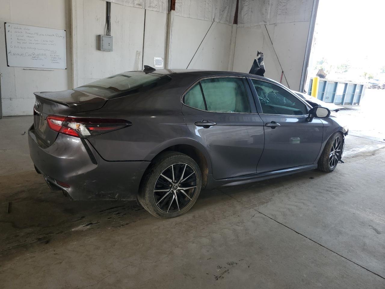 Toyota Camry Se Image 3