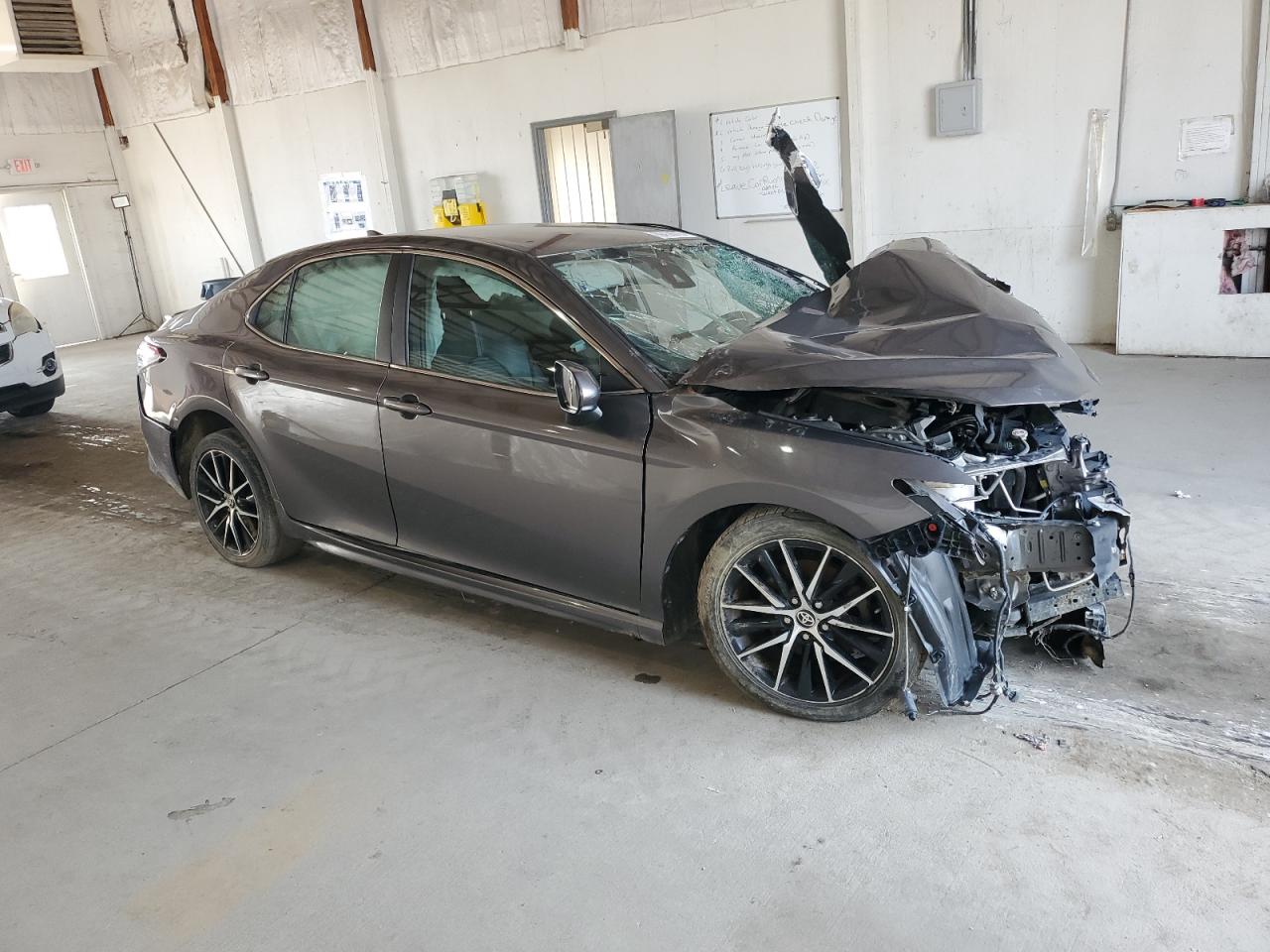 Toyota Camry Se Image 9