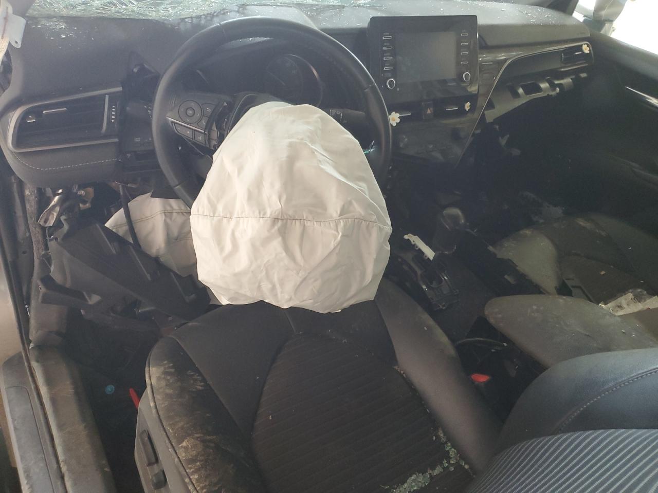 Toyota Camry Se Image 6