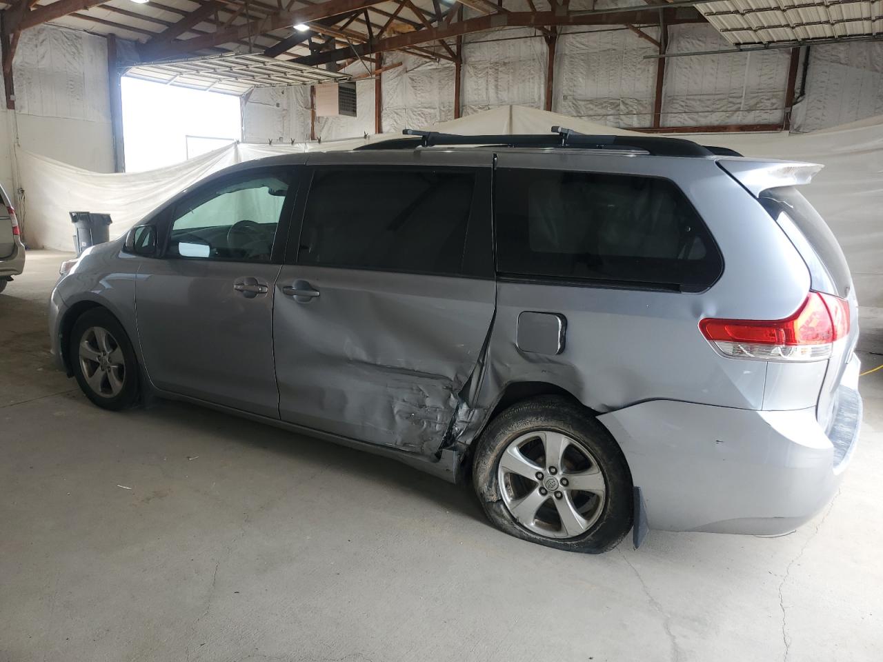 Toyota Sienna Le Image 13