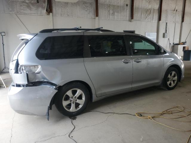 Toyota Sienna Le Image 9