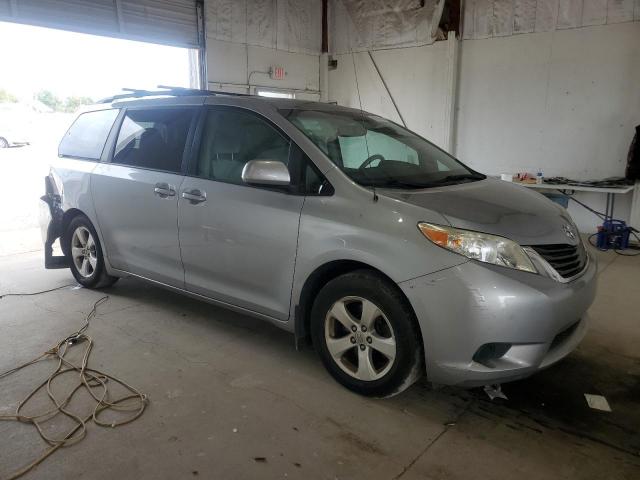Toyota Sienna Le Image 2