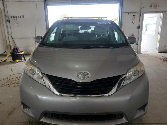 Toyota Sienna Le Image 8