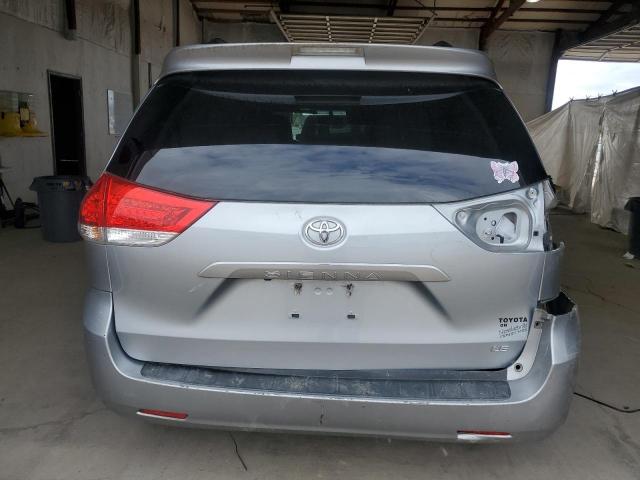 Toyota Sienna Le Image 4