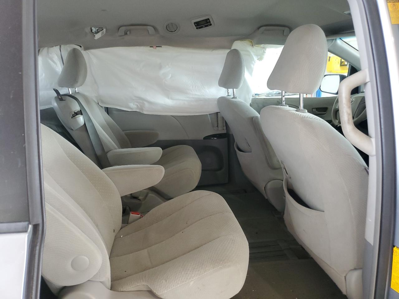 Toyota Sienna Le Image 5