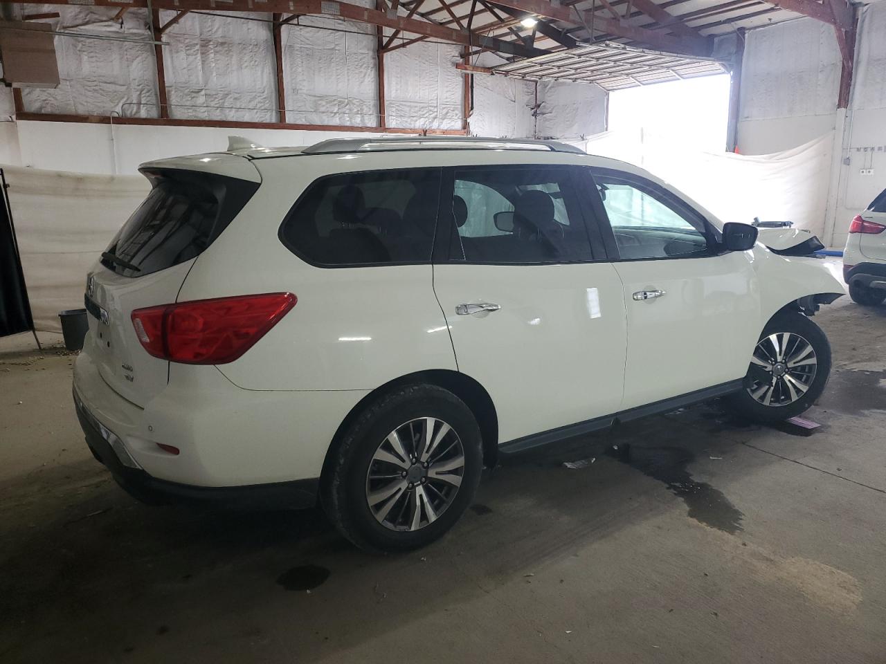 Nissan Pathfinder S Image 2
